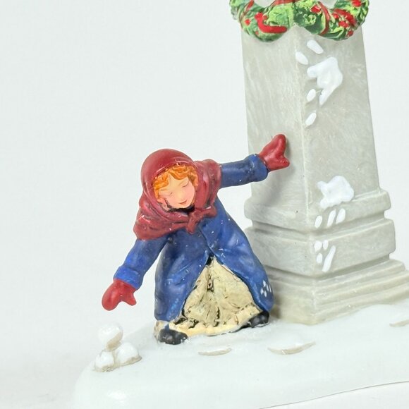 Holiday Village Figurine Snowball Fight Kids Lamp Post Christmas Scene - Picture 3 of 9